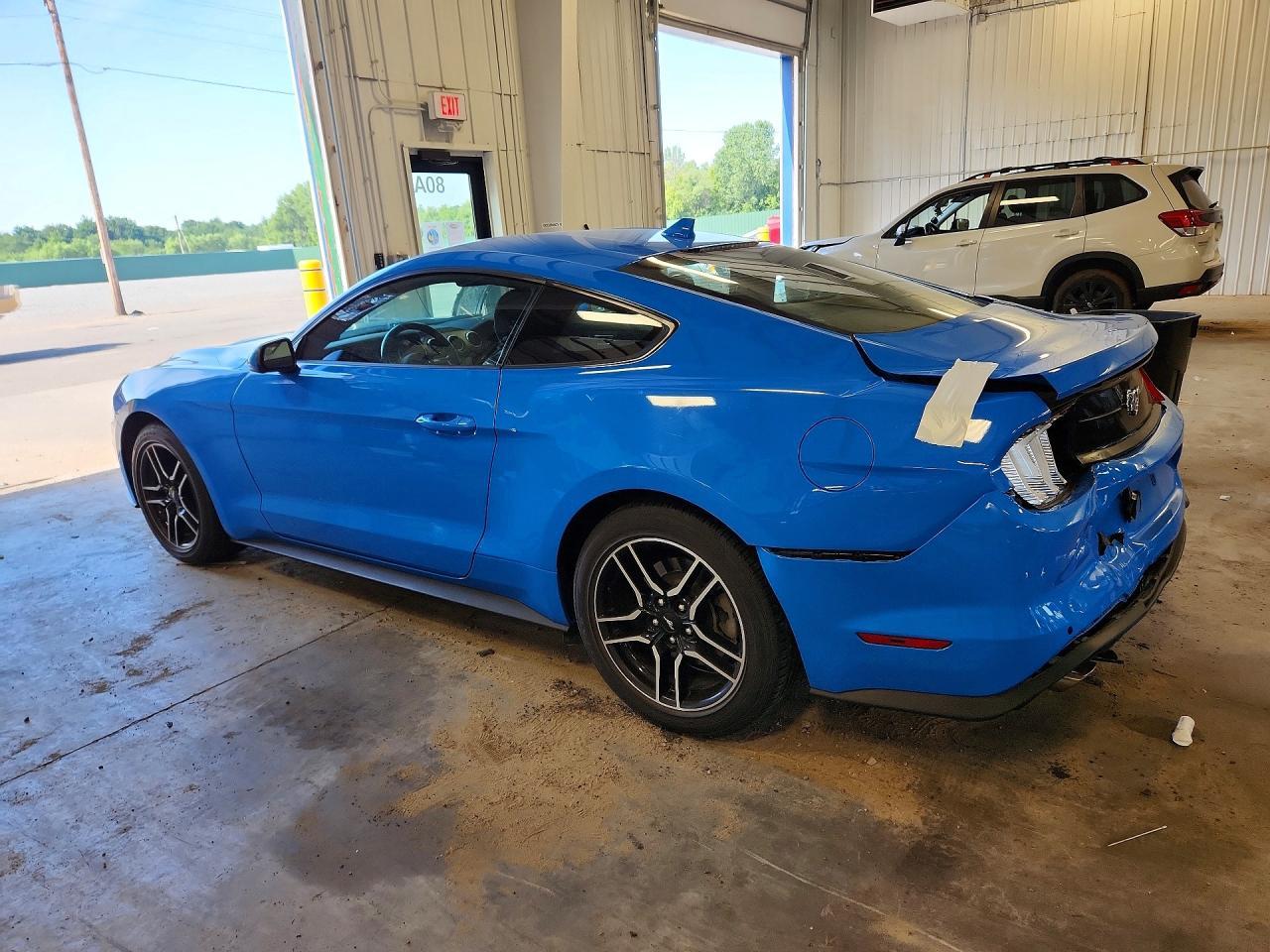 2022 Ford Mustang - Фото 2