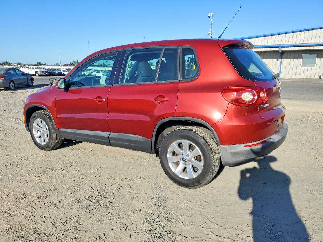 2010 Volkswagen Tiguan S/Se/Sel - Image 2