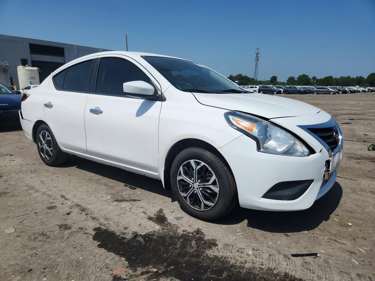 2019 Nissan Versa Sv - Image 4
