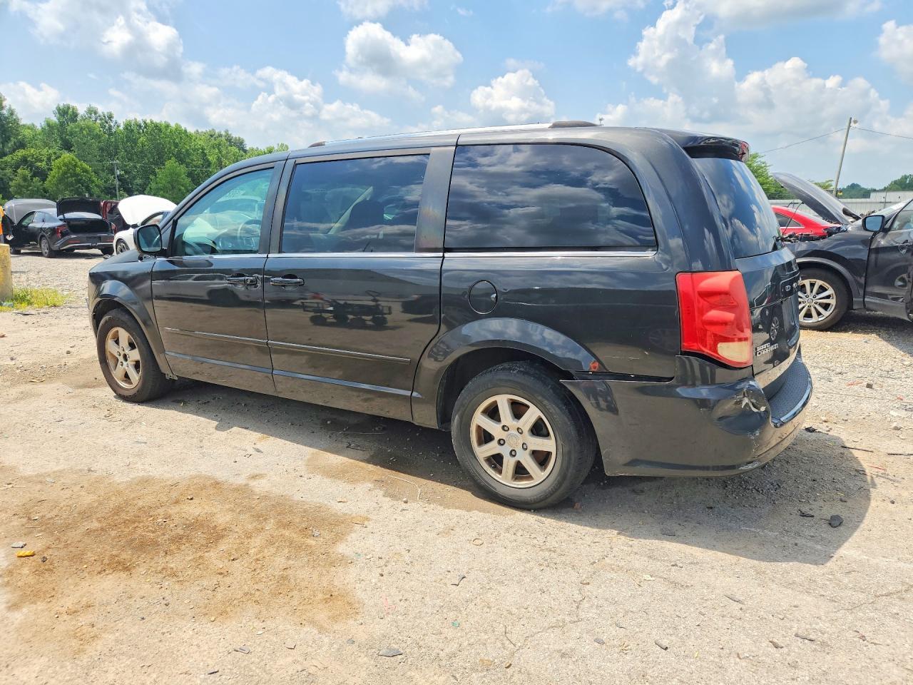 2011 Dodge Grand Caravan Crew - Image 2
