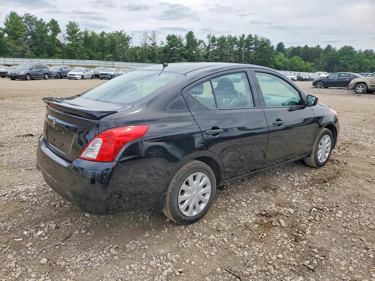 2019 Nissan Versa S Plus - Фото 3