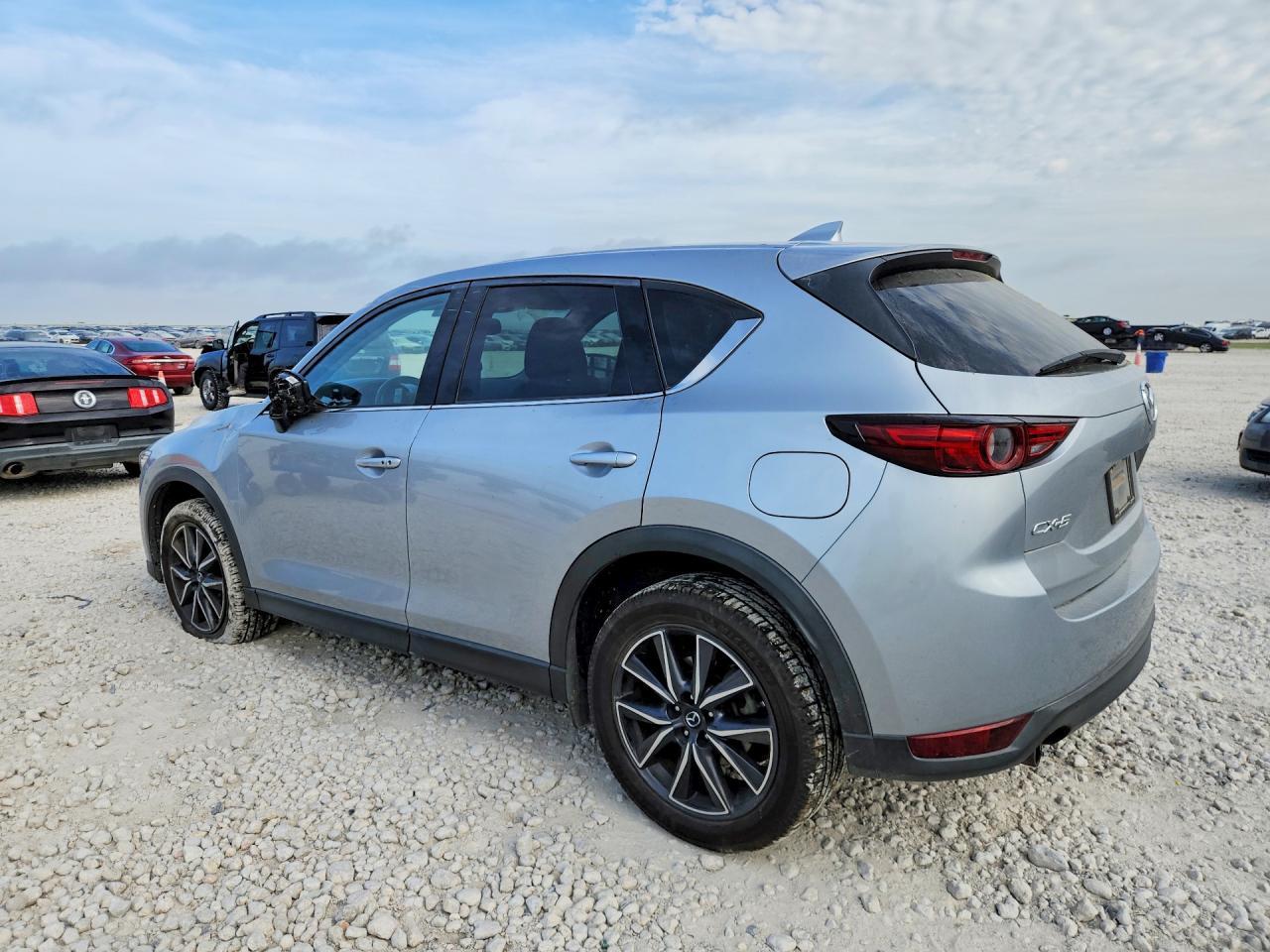 2018 Mazda Cx-5 Grand Touring - Image 2
