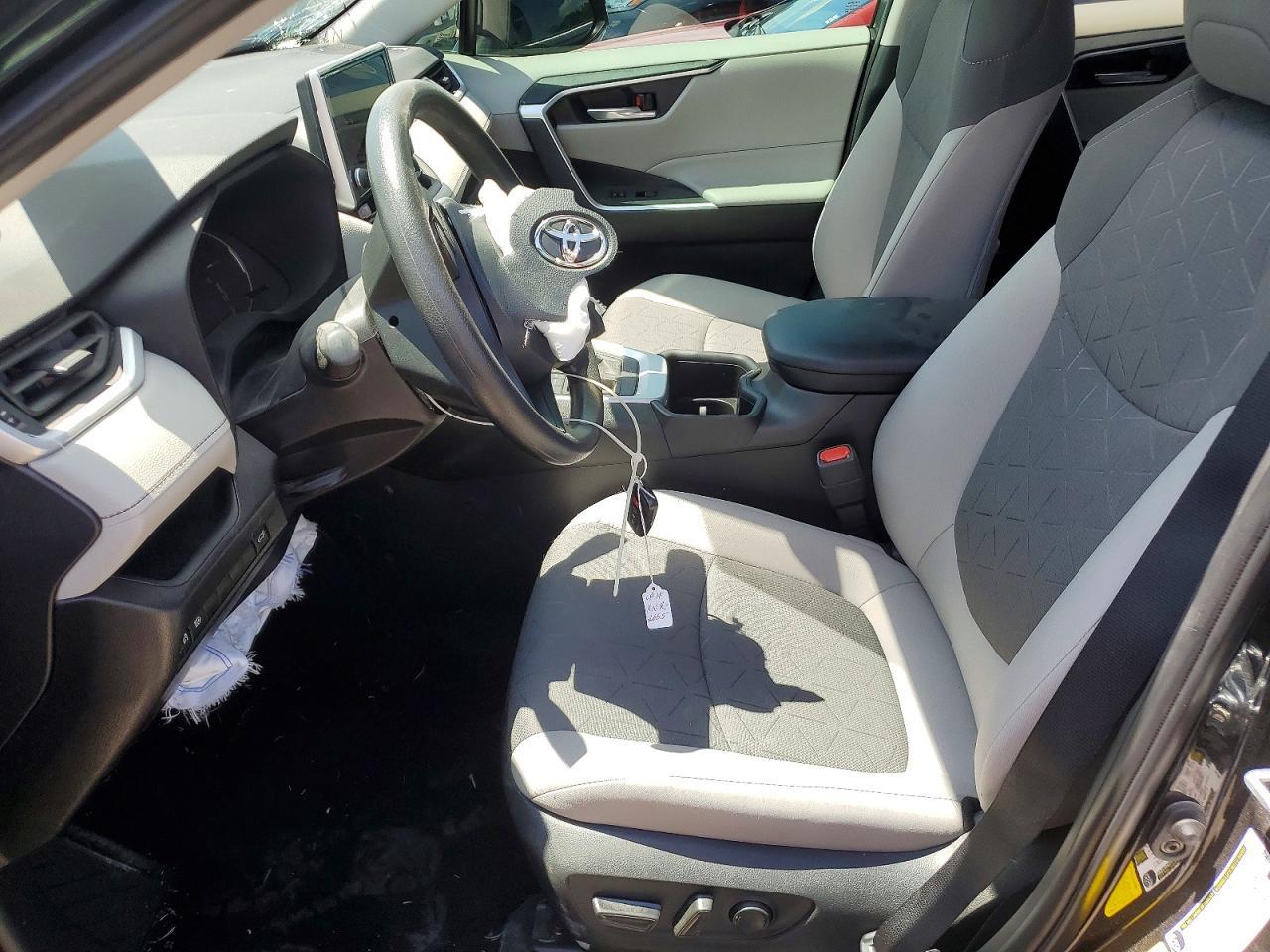 2025 Toyota Rav4 Xle - Image 7