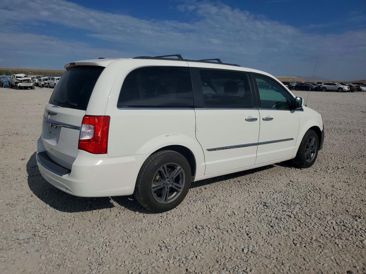 2012 Chrysler Town & Country Touring - Фото 3