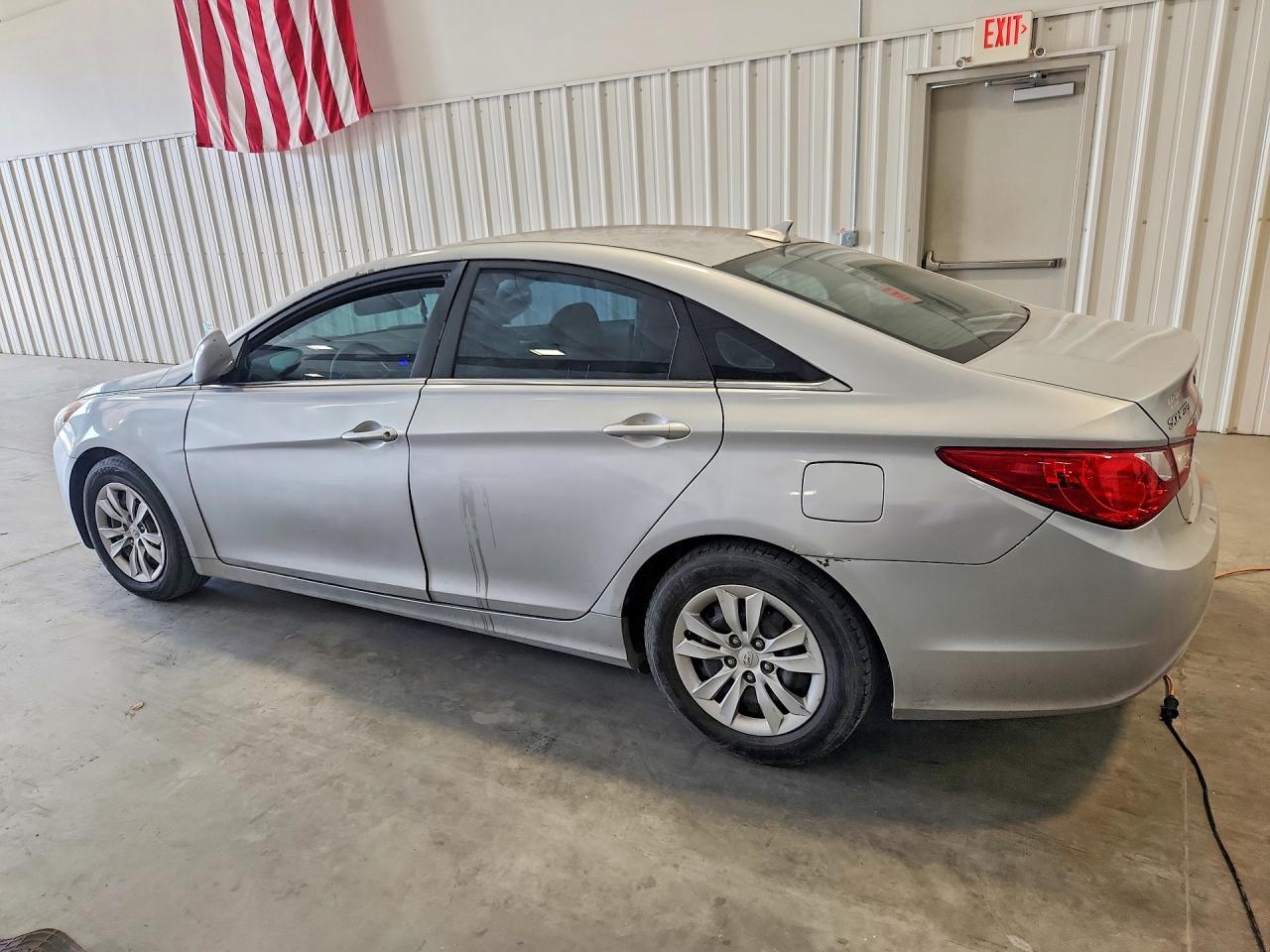 2011 Hyundai Sonata Gls - Image 2