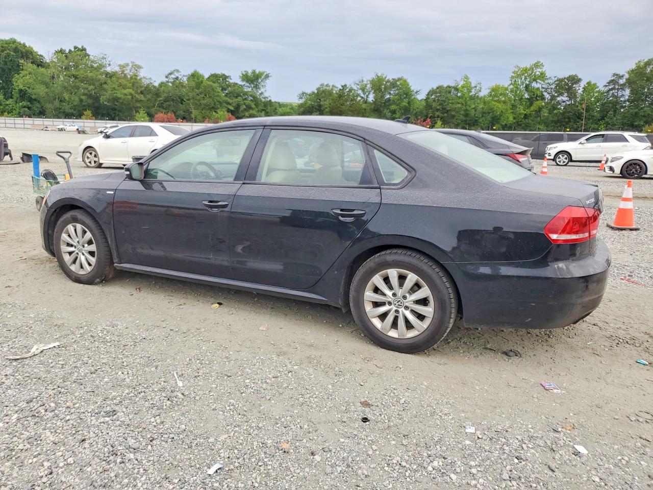 2015 Volkswagen Passat S - Фото 2