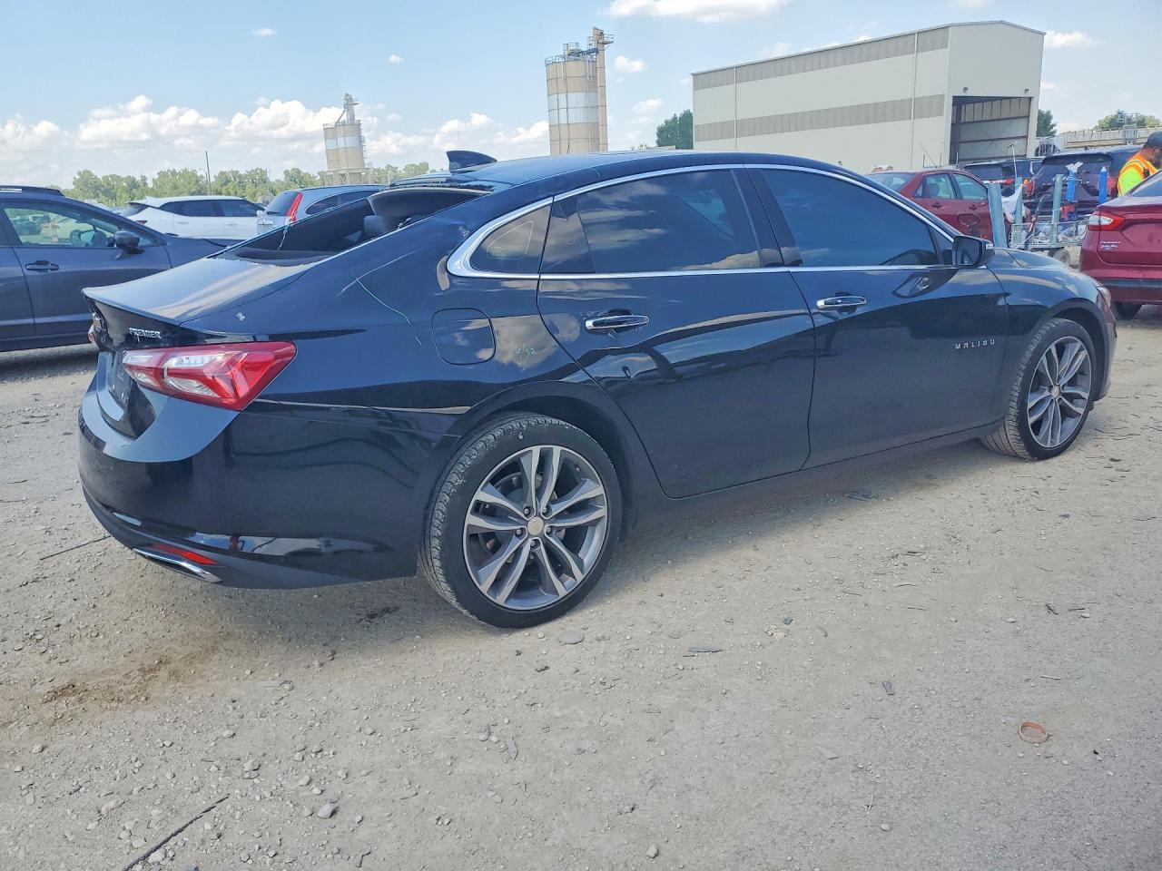 2022 Chevrolet Malibu Premier - Фото 3