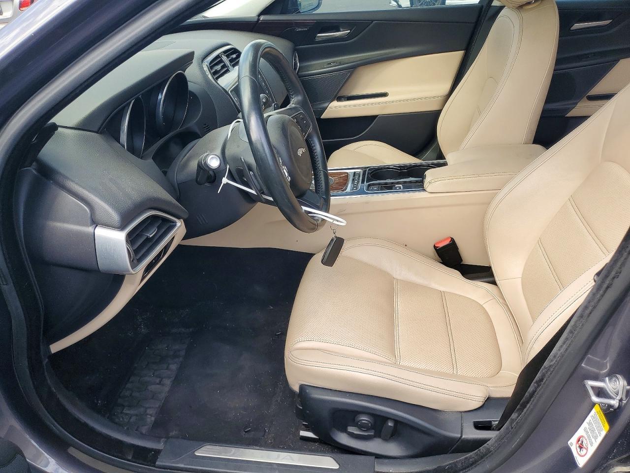 2017 Jaguar Xe Prestige - Image 7