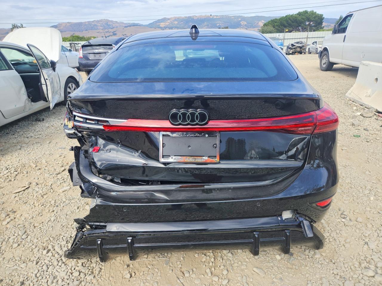 2025 Audi S6 E-Tron Prestige - Фото 6