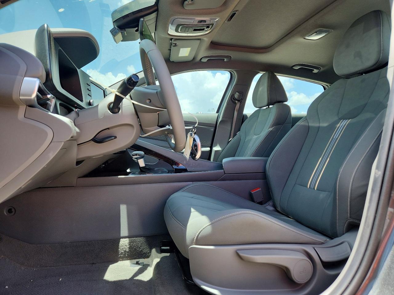 2026 Hyundai Elantra Sel Sport Premium - Image 7