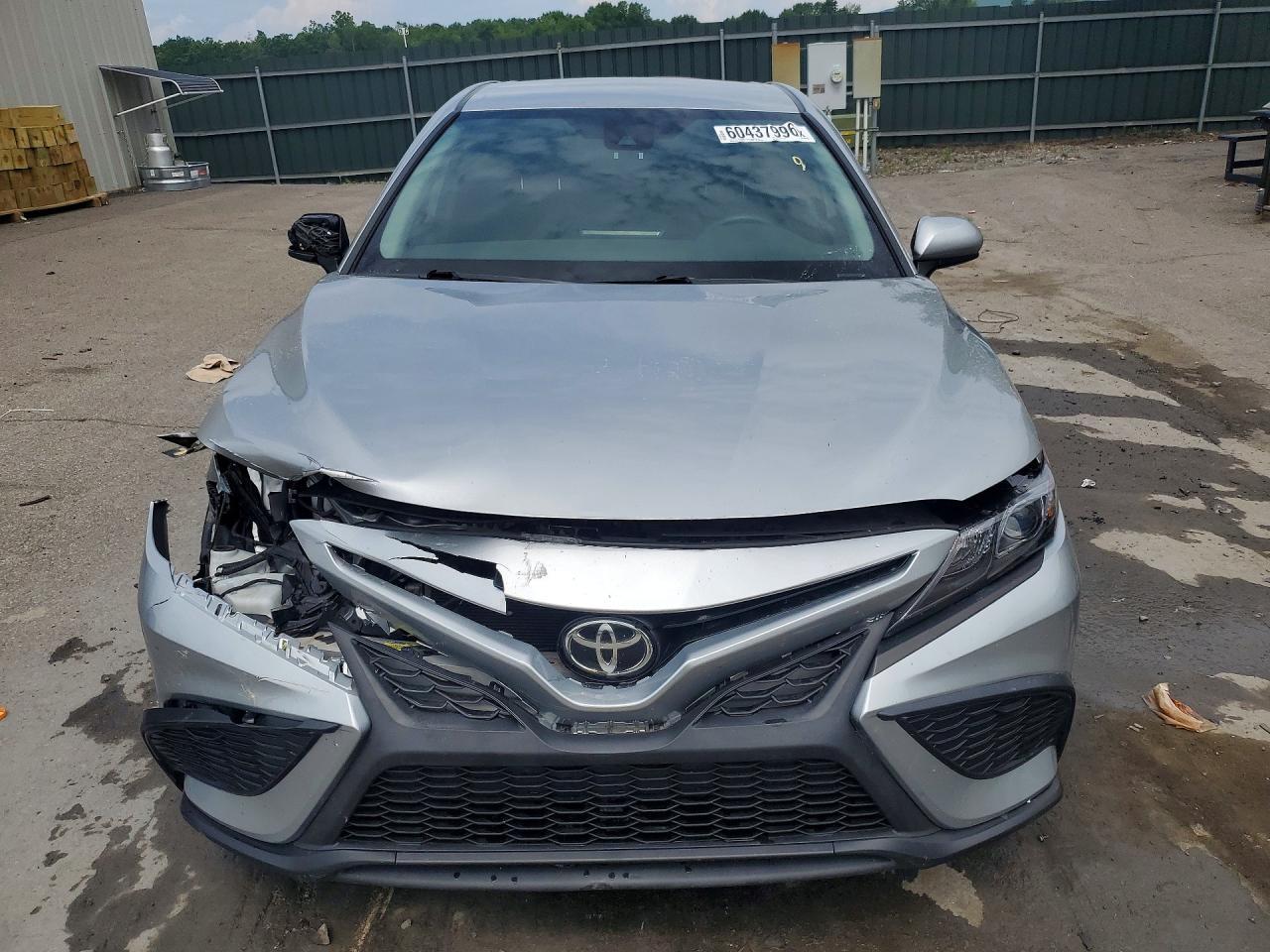 2021 Toyota Camry Se - Image 5
