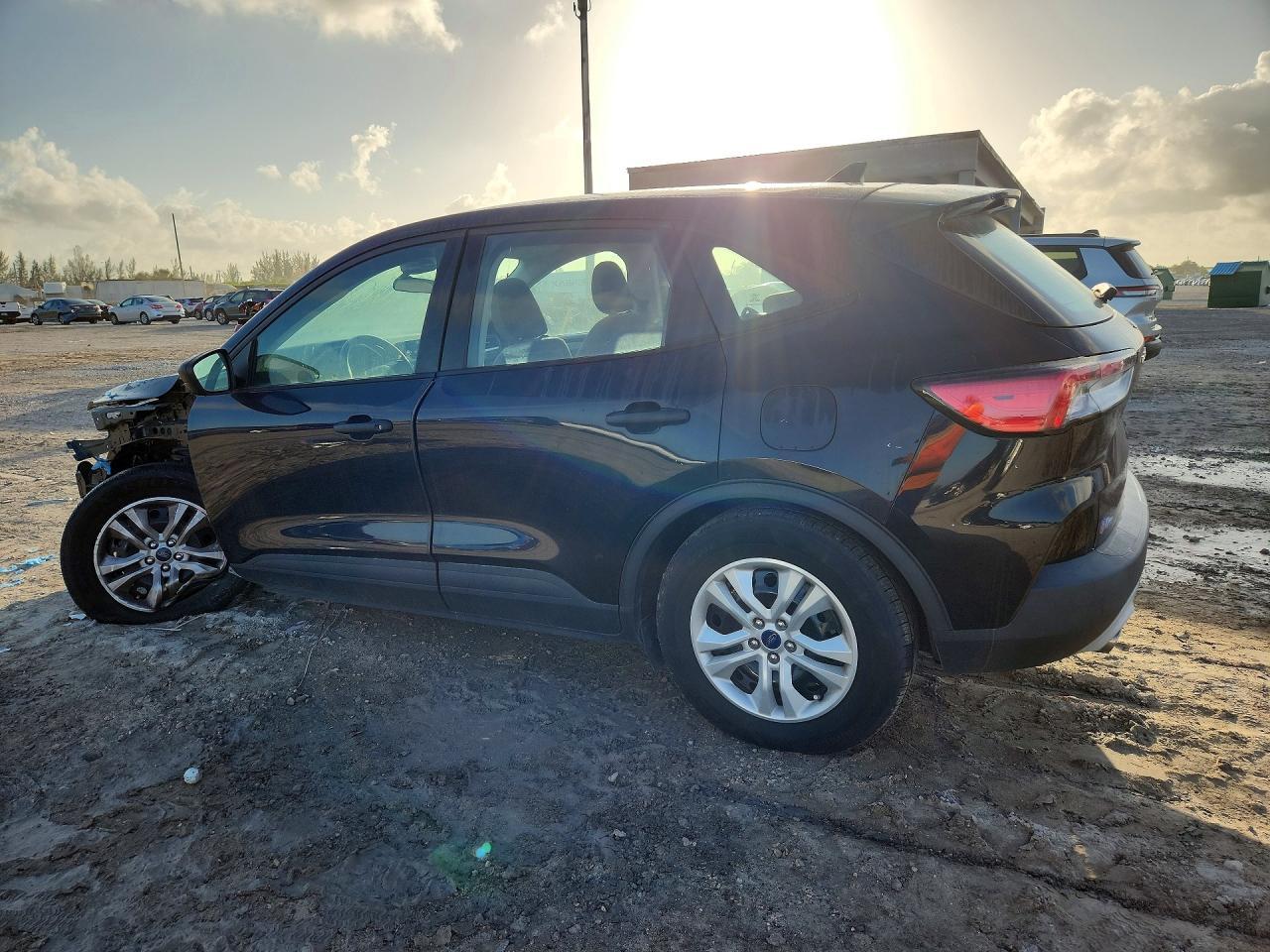 2021 Ford Escape S - Фото 2