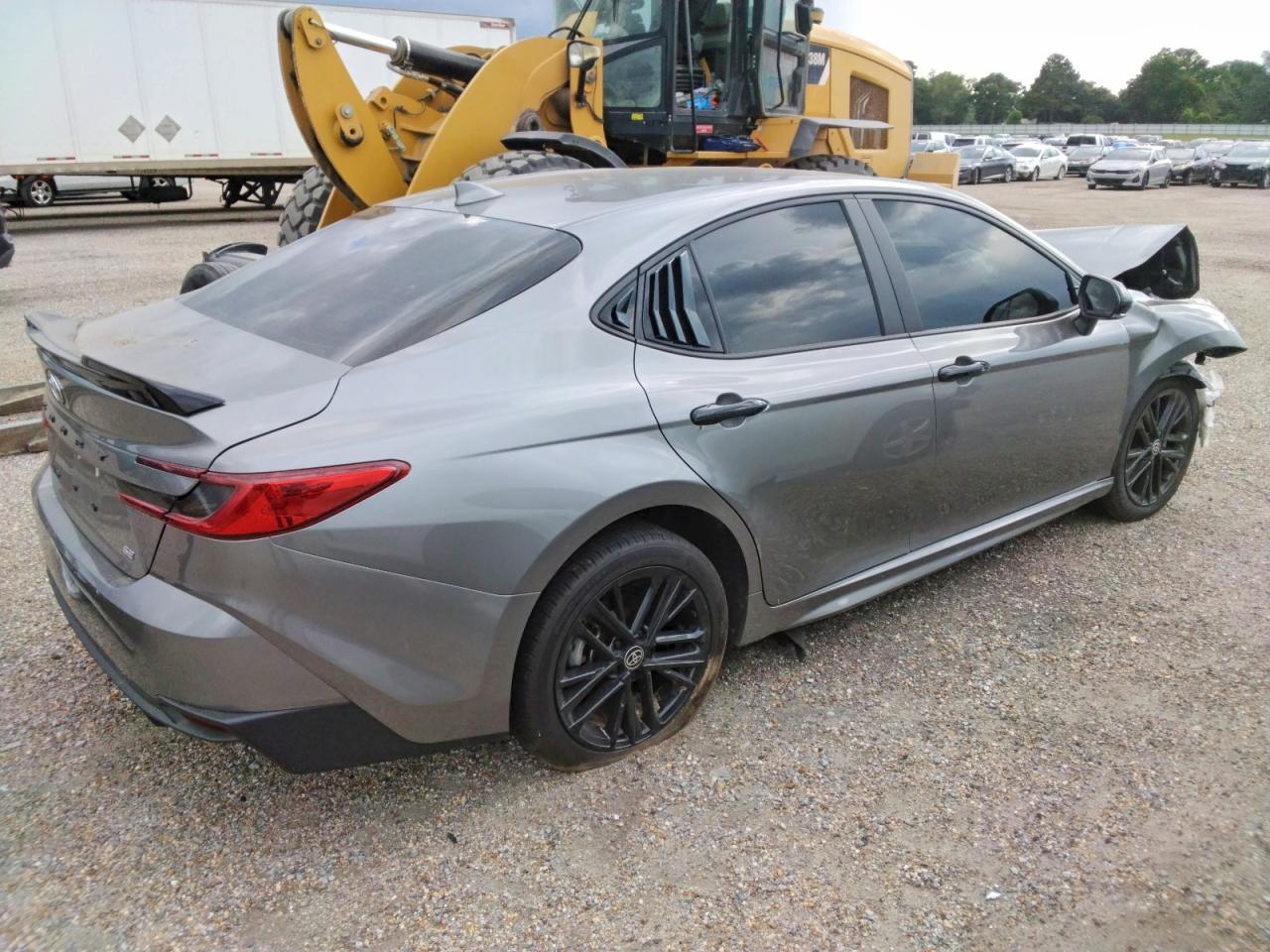 2025 Toyota Camry Se - Фото 3
