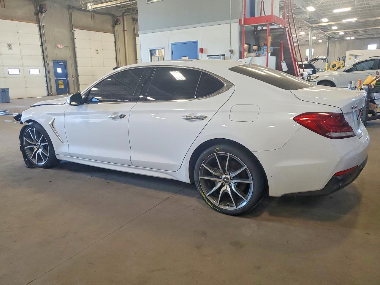 2019 Genesis G70 2.0T Advanced - Фото 2