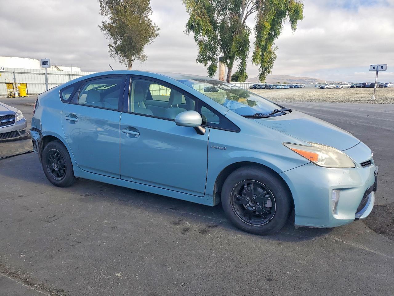 2013 Toyota Prius Three - Фото 4