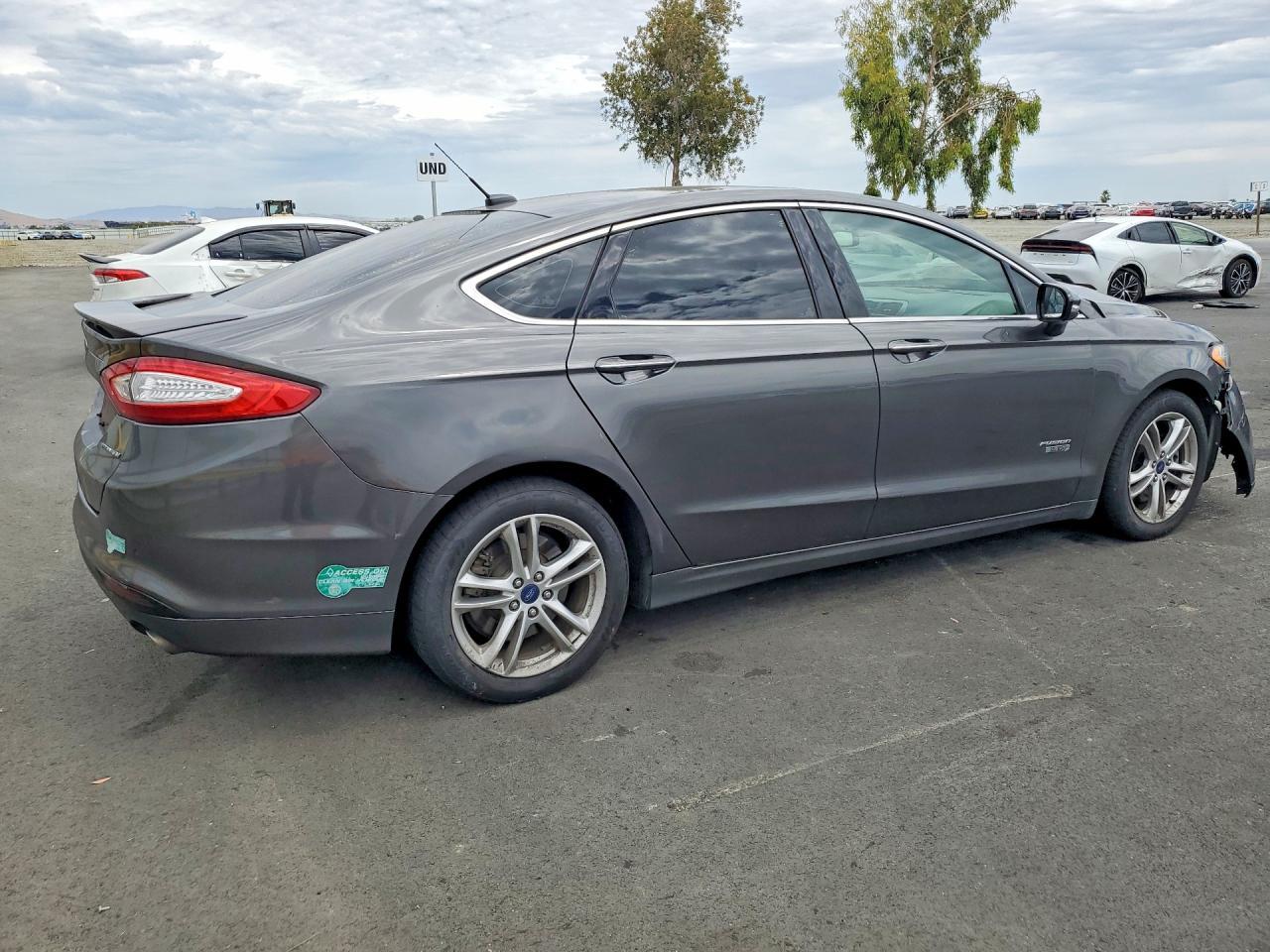 2016 Ford Fusion Titanium Phev - Image 3