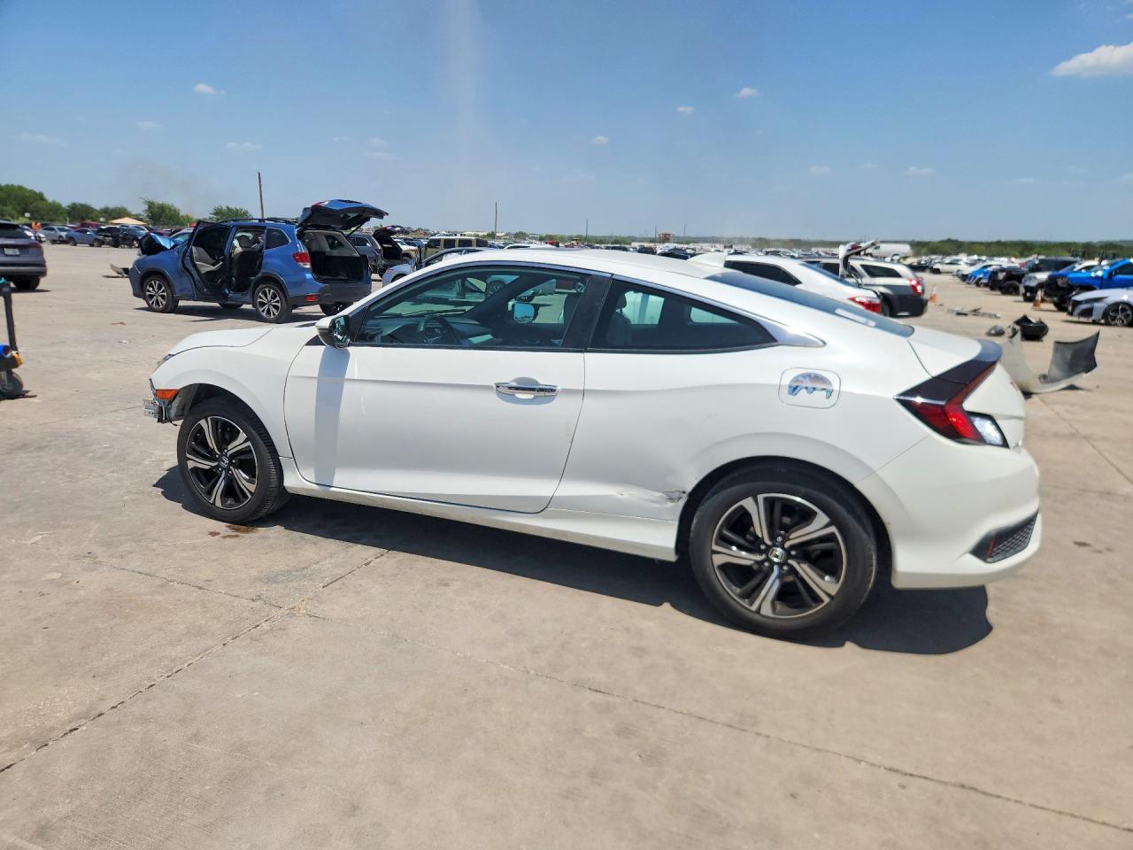 2016 Honda Civic Touring - Image 2