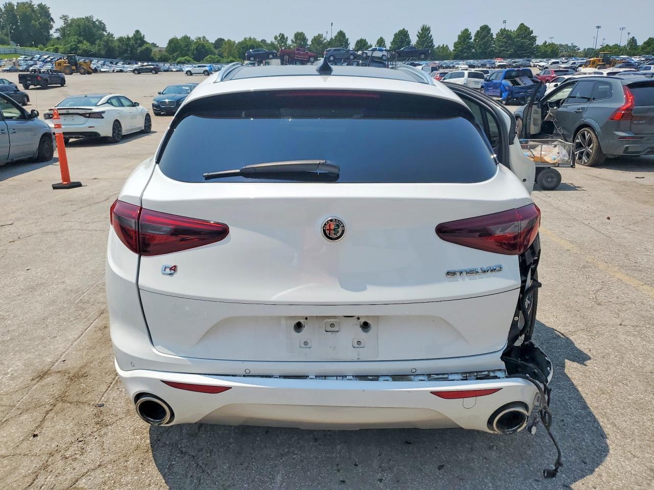2021 Alfa Romeo Stelvio Ti - Фото 6