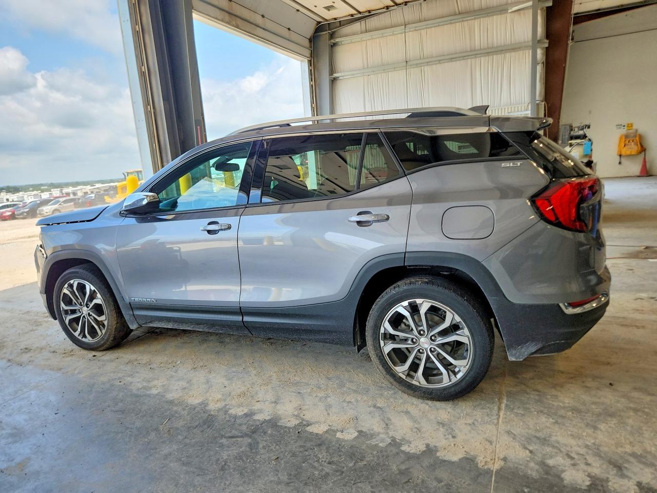 2020 GMC Terrain Slt - Image 2