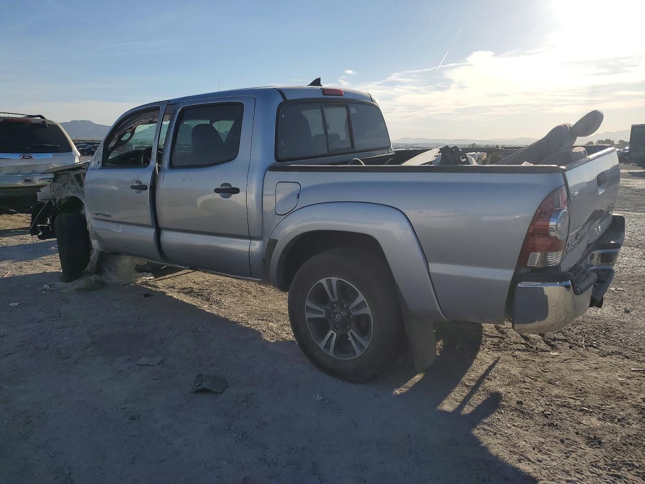 2012 Toyota Tacoma Prerunner V6 - Image 2