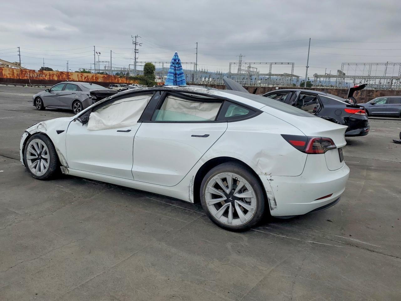 2023 Tesla Model 3 - Фото 2