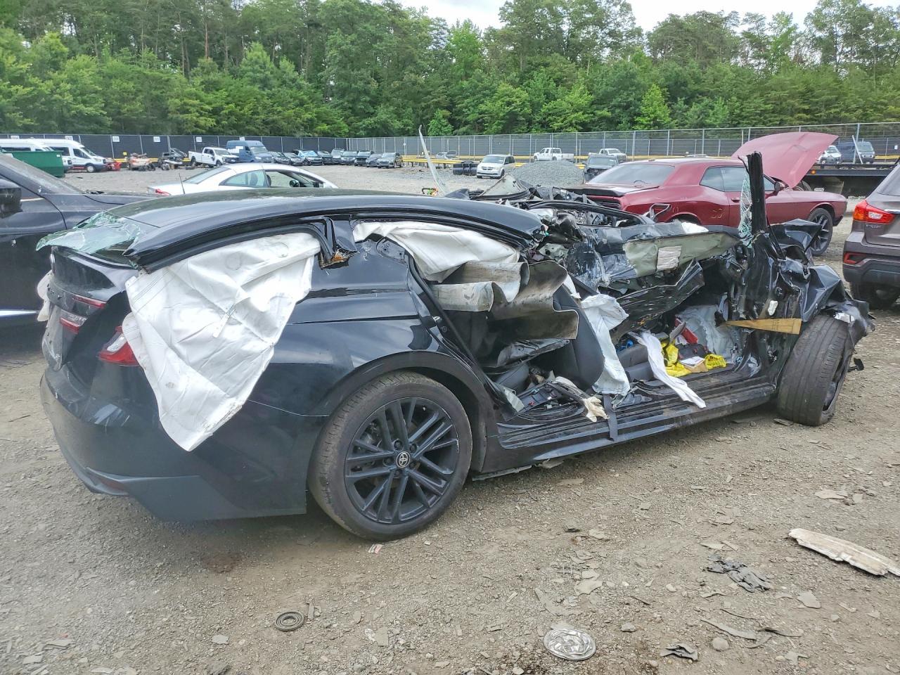 2025 Toyota Camry Se - Image 3