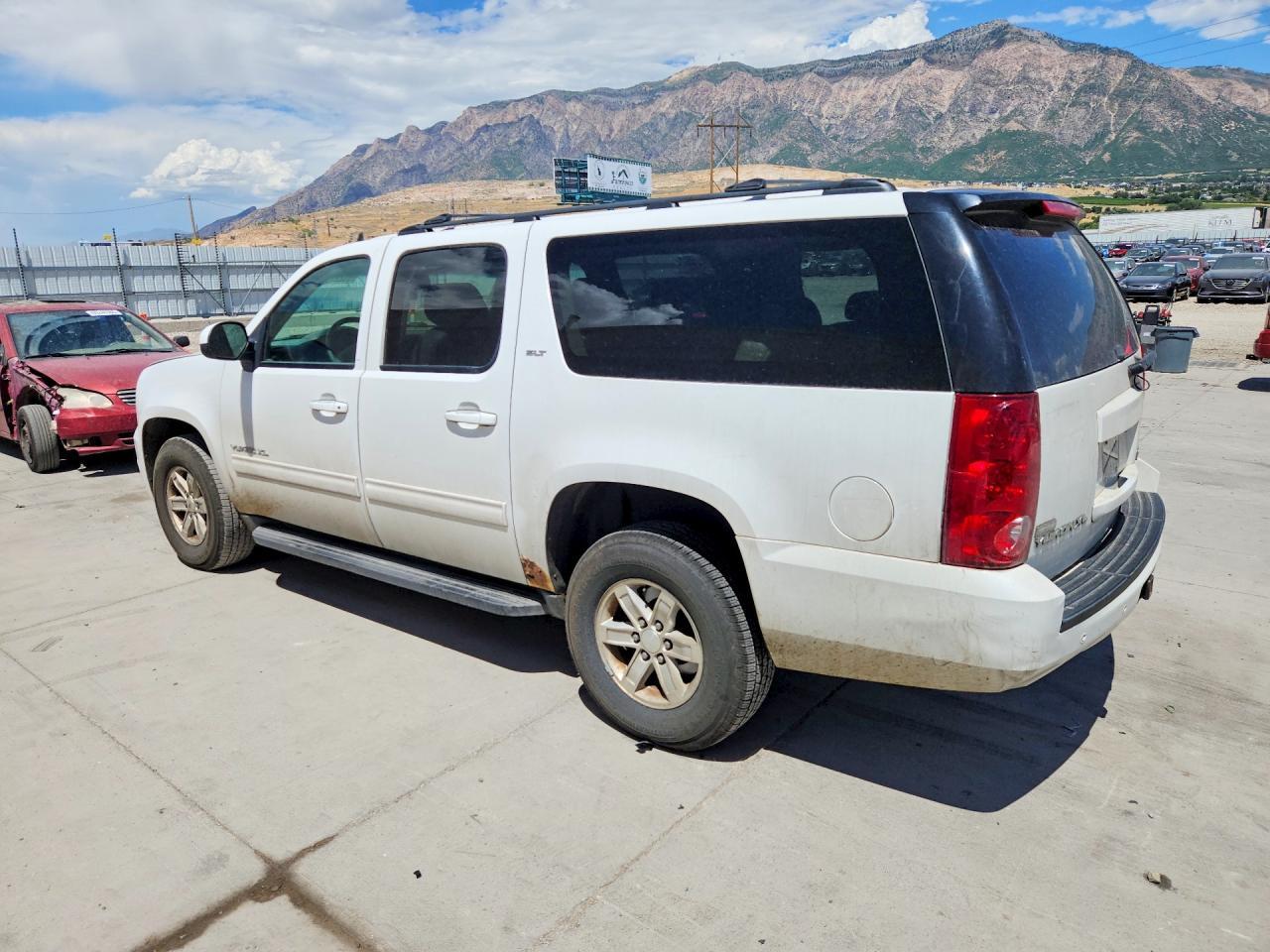 2012 GMC Yukon Xl K1500 Slt - Image 2