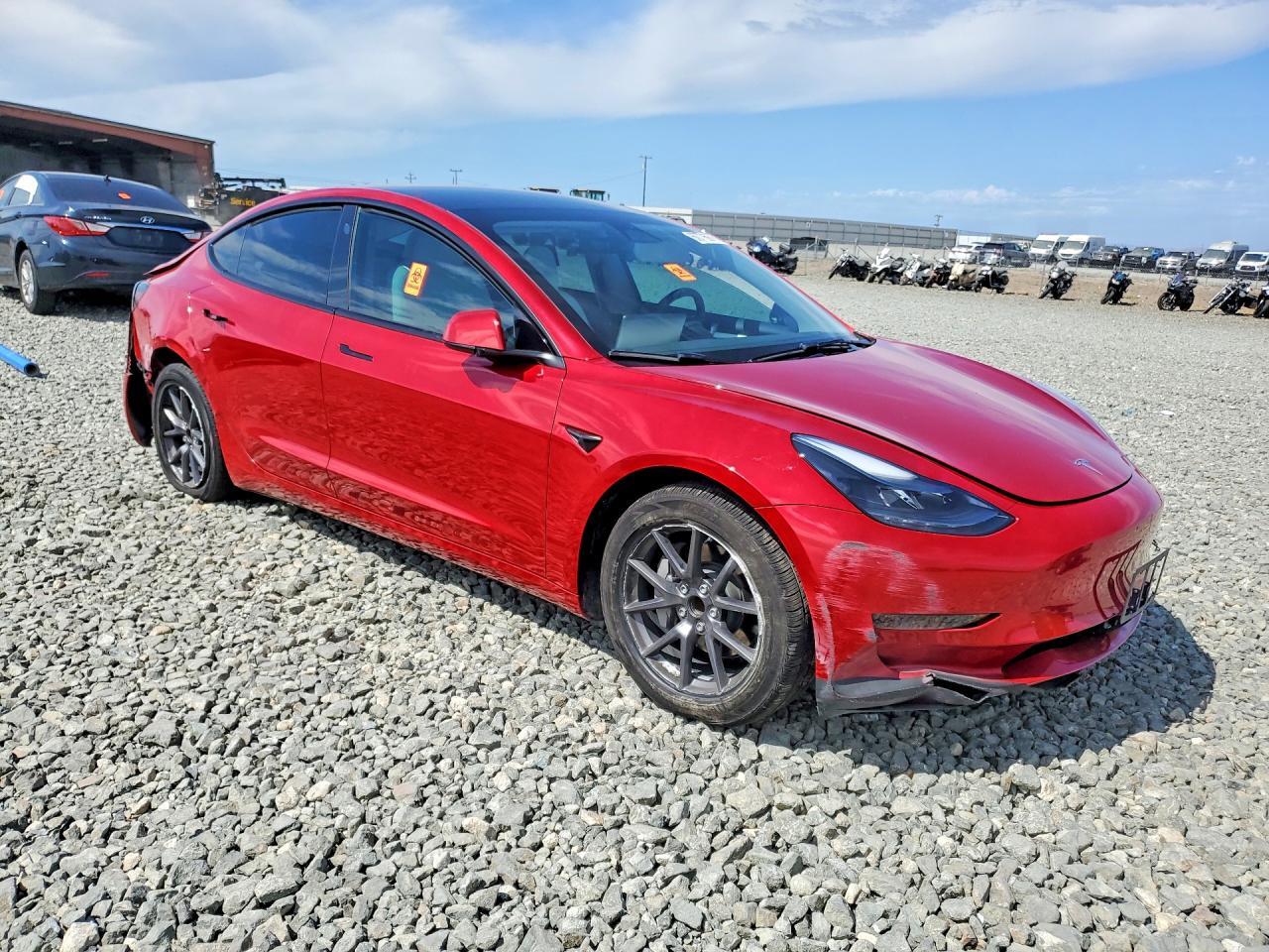 2023 Tesla Model 3 - Фото 4