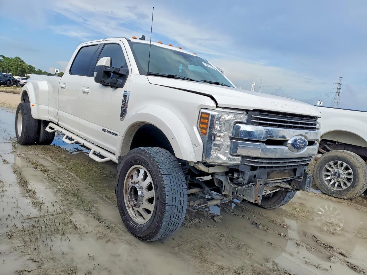 2019 Ford F450 Super Duty - Image 4