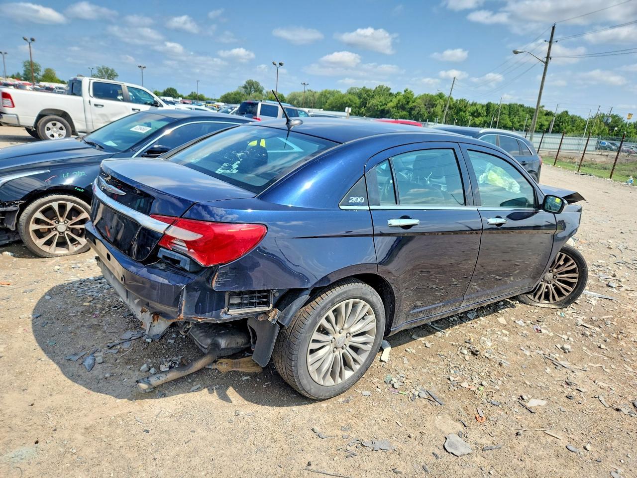 2012 Chrysler 200 Limited - Image 3