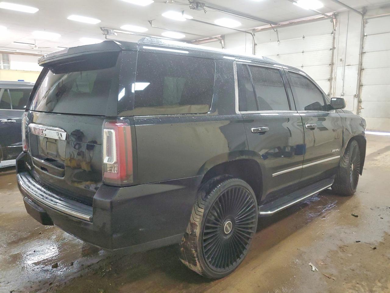 2017 GMC Yukon Denali - Фото 3
