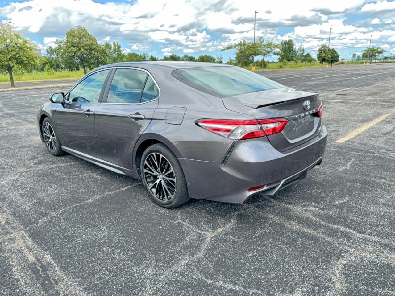 2018 Toyota Camry Se - Image 3