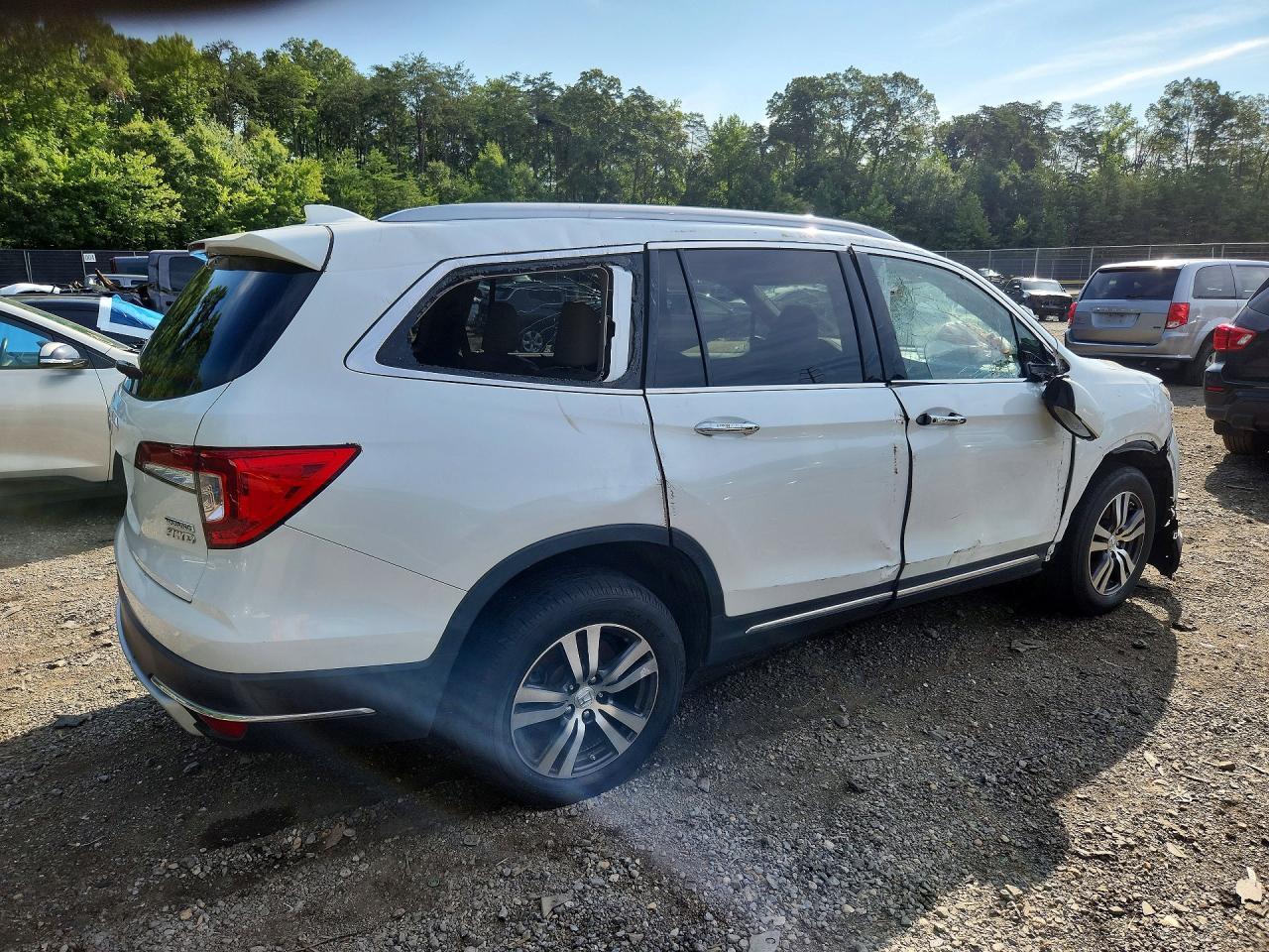 2021 Honda Pilot Touring - Image 3