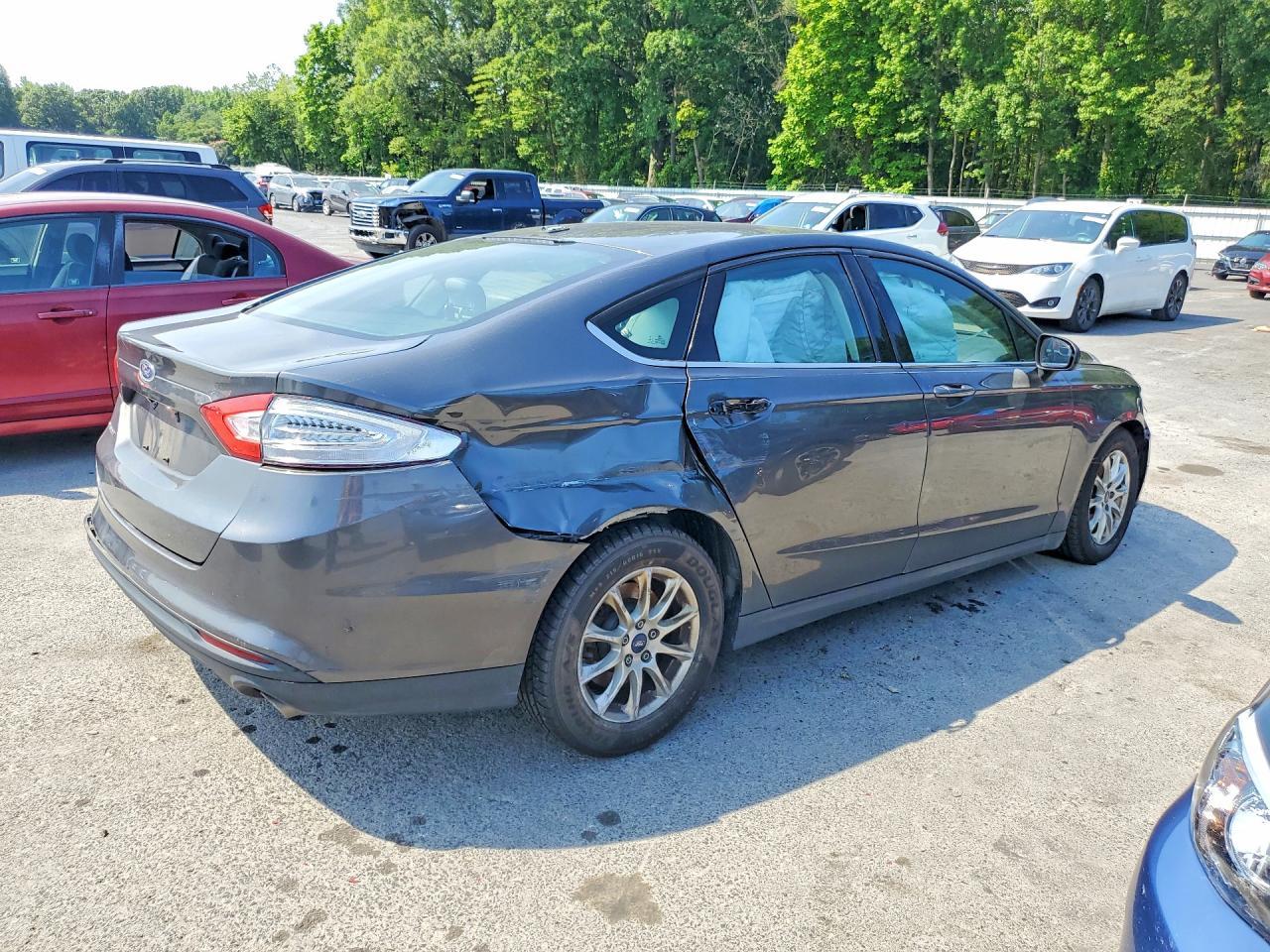 2015 Ford Fusion S - Фото 3