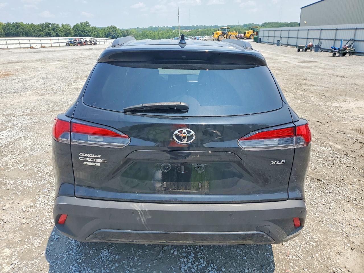 2023 Toyota Corolla Cross Xle - Image 6