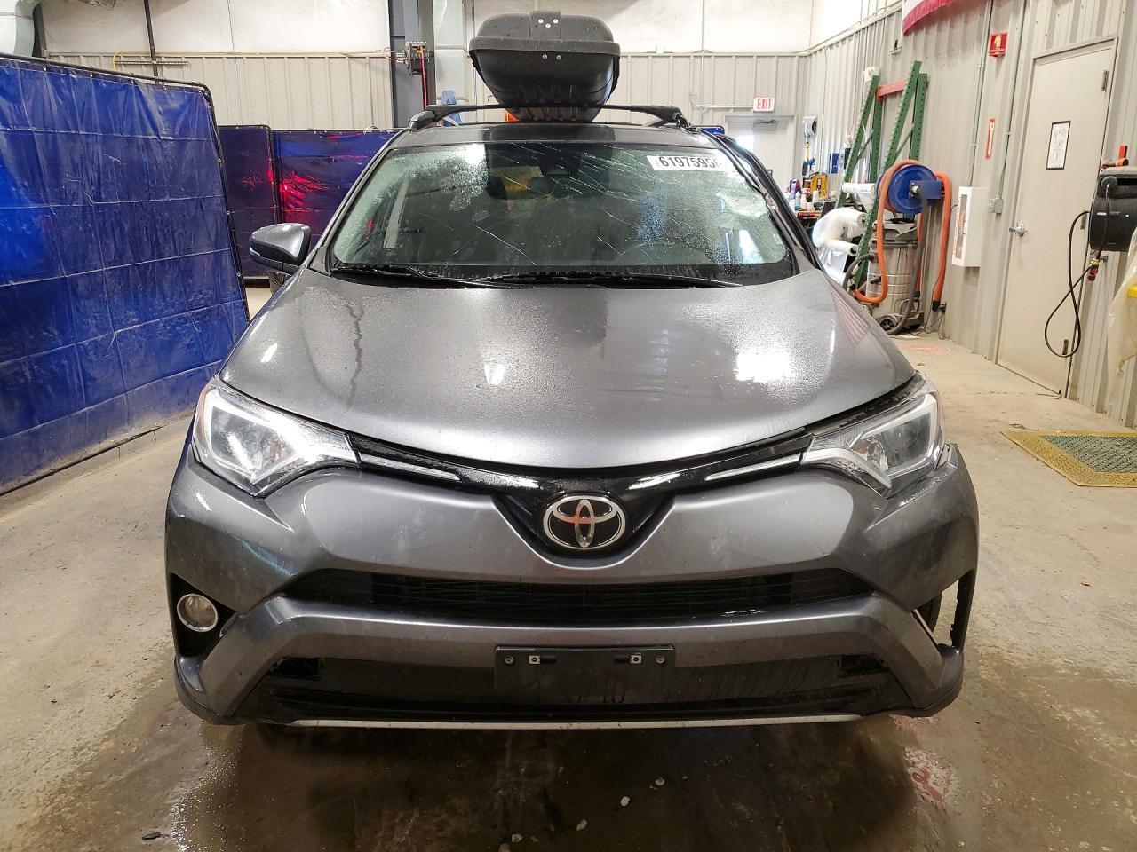 2017 Toyota Rav4 Xle - Image 5