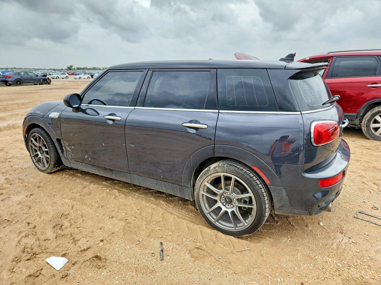 2018 Mini Cooper S Clubman - Image 2