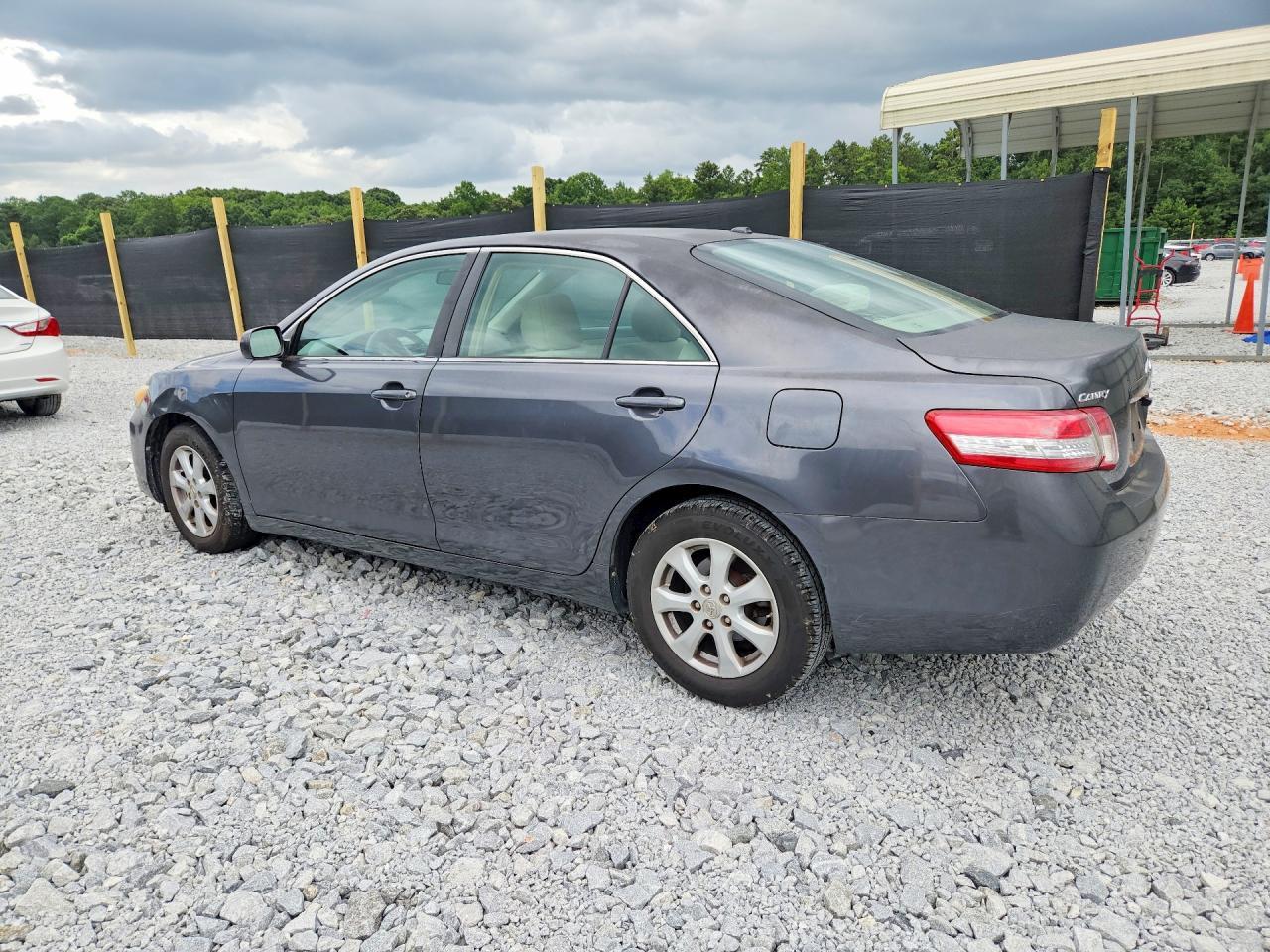 2011 Toyota Camry Le - Фото 2