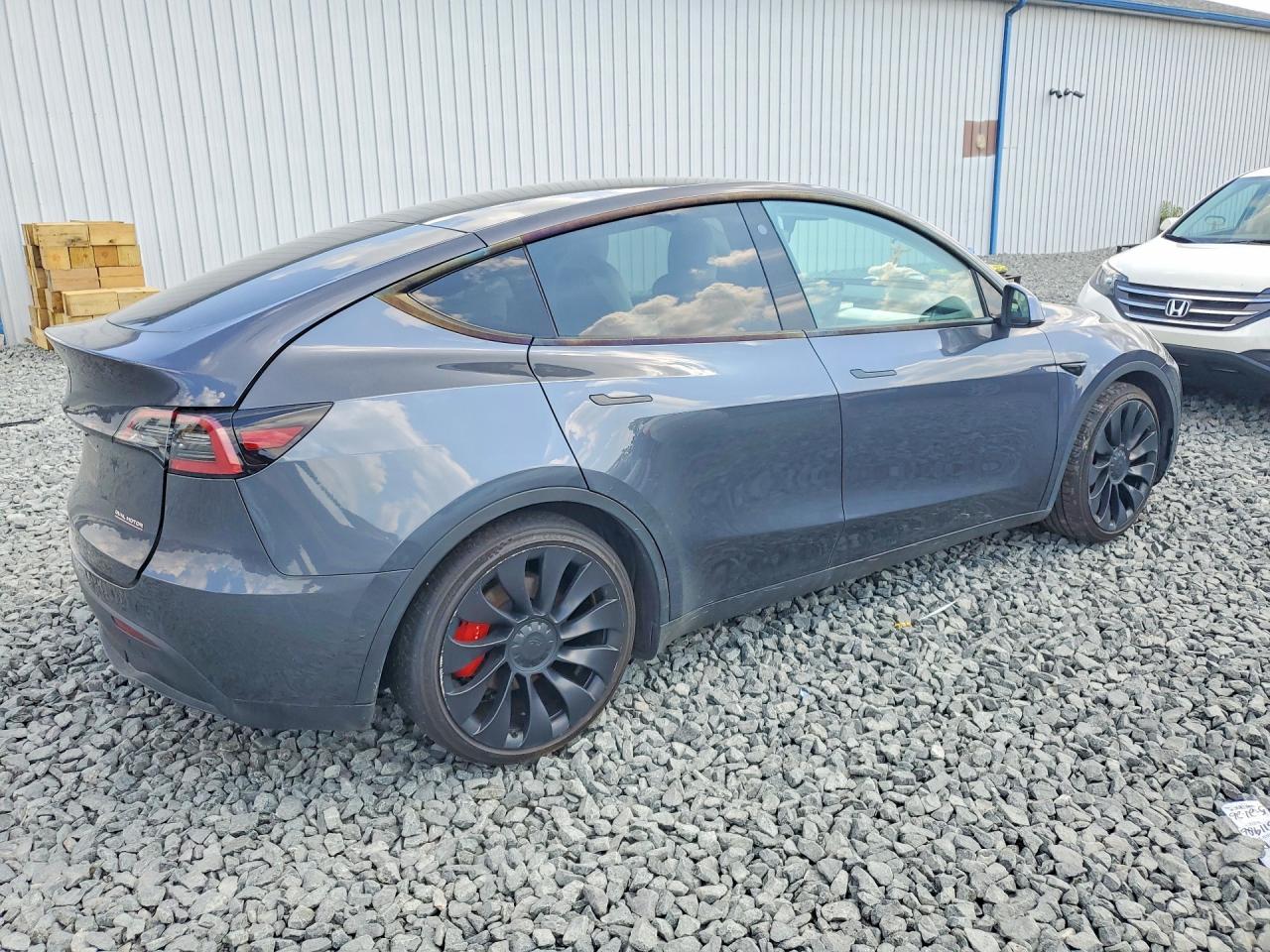 2022 Tesla Model Y - Фото 3