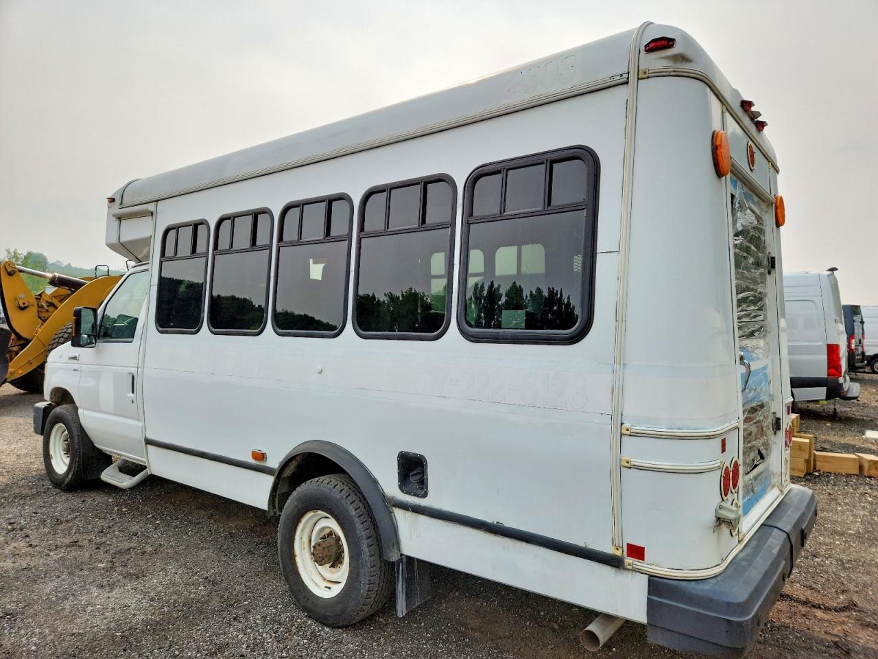 2014 Ford Econoline E350 Super Duty Cutaway Van - Image 3