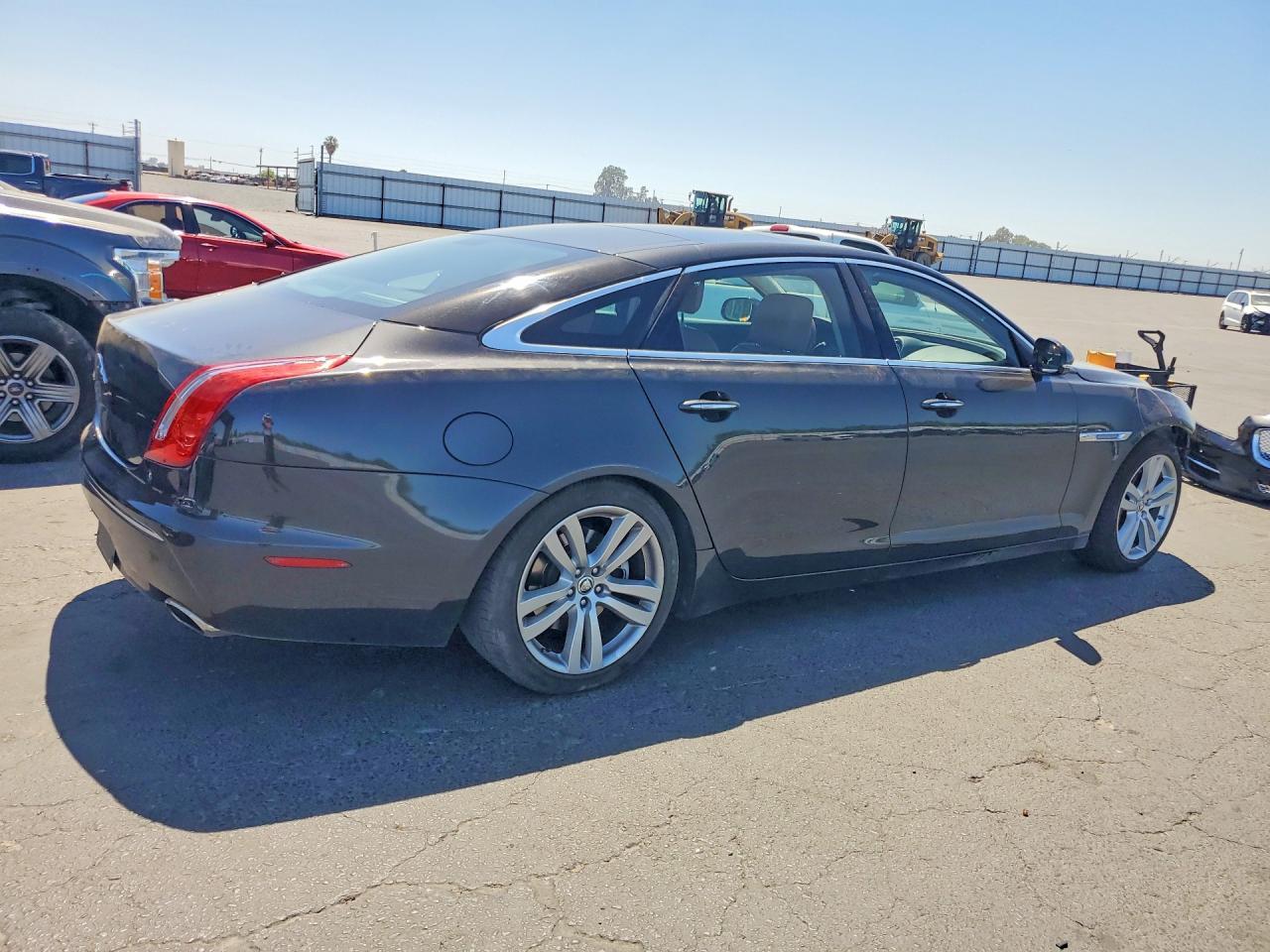 2011 Jaguar Xjl - Image 3