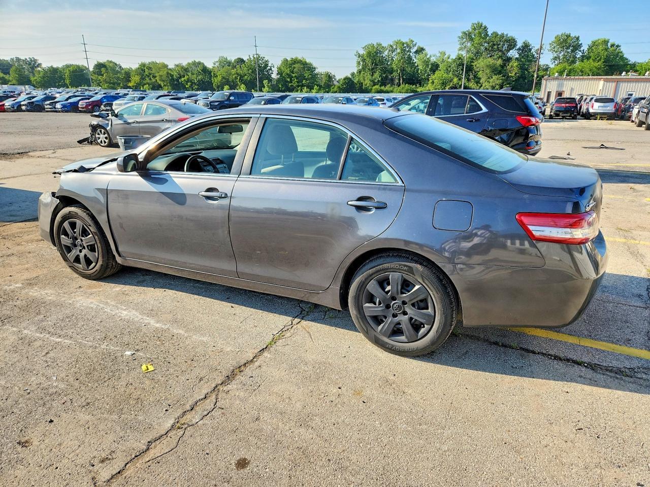 2010 Toyota Camry Le - Фото 2