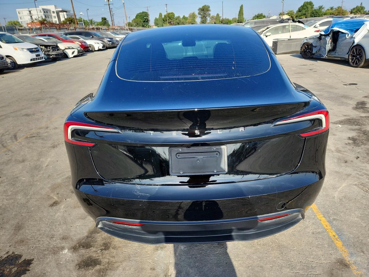 2025 Tesla Model 3 - Фото 6