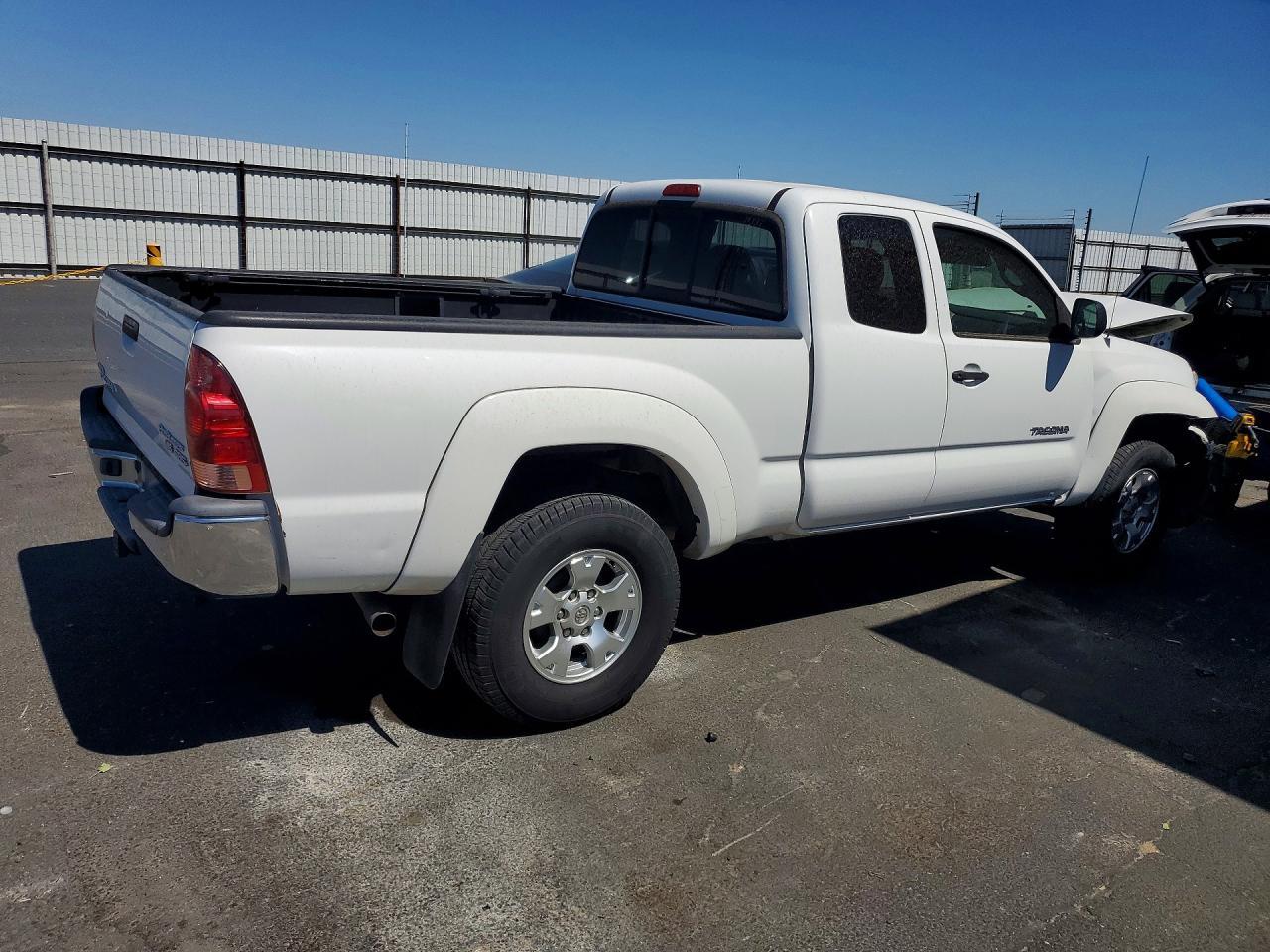 2005 Toyota Tacoma Prerunner Access Cab - Image 3