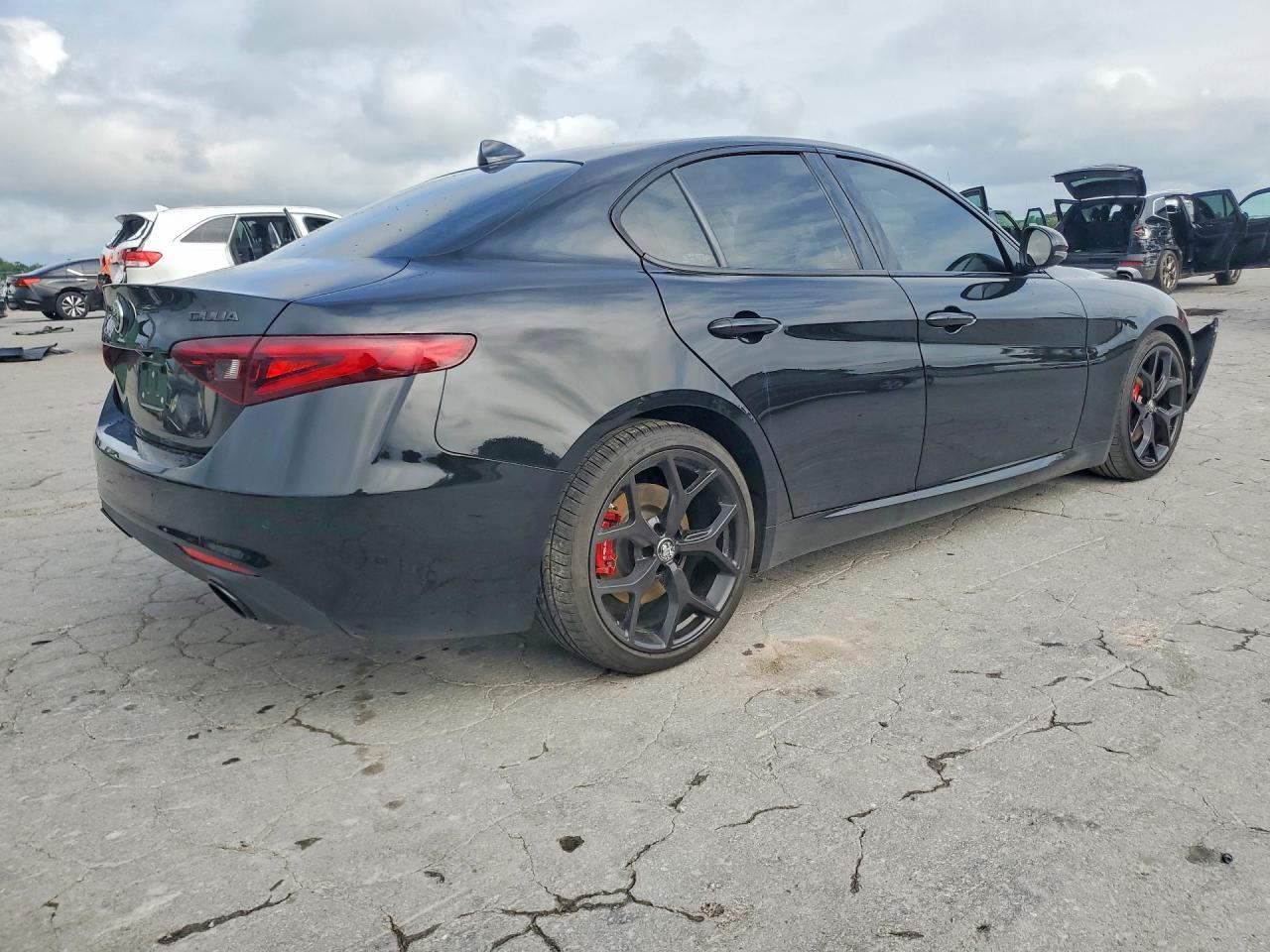 2020 Alfa Romeo Giulia - Image 3