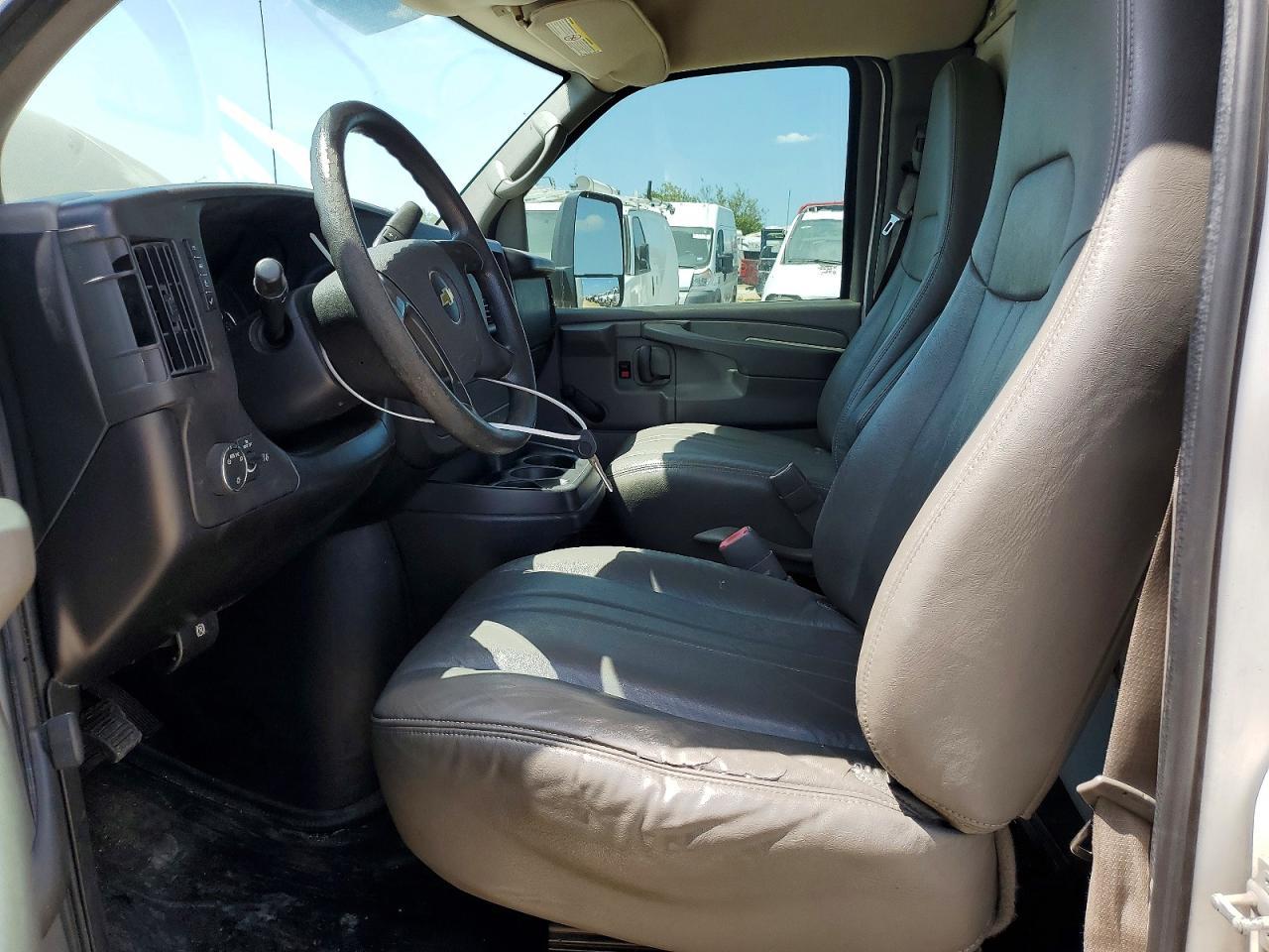 2012 Chevrolet Express Box Truck - Фото 7