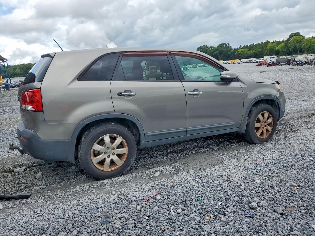 2013 Kia Sorento Lx - Image 3