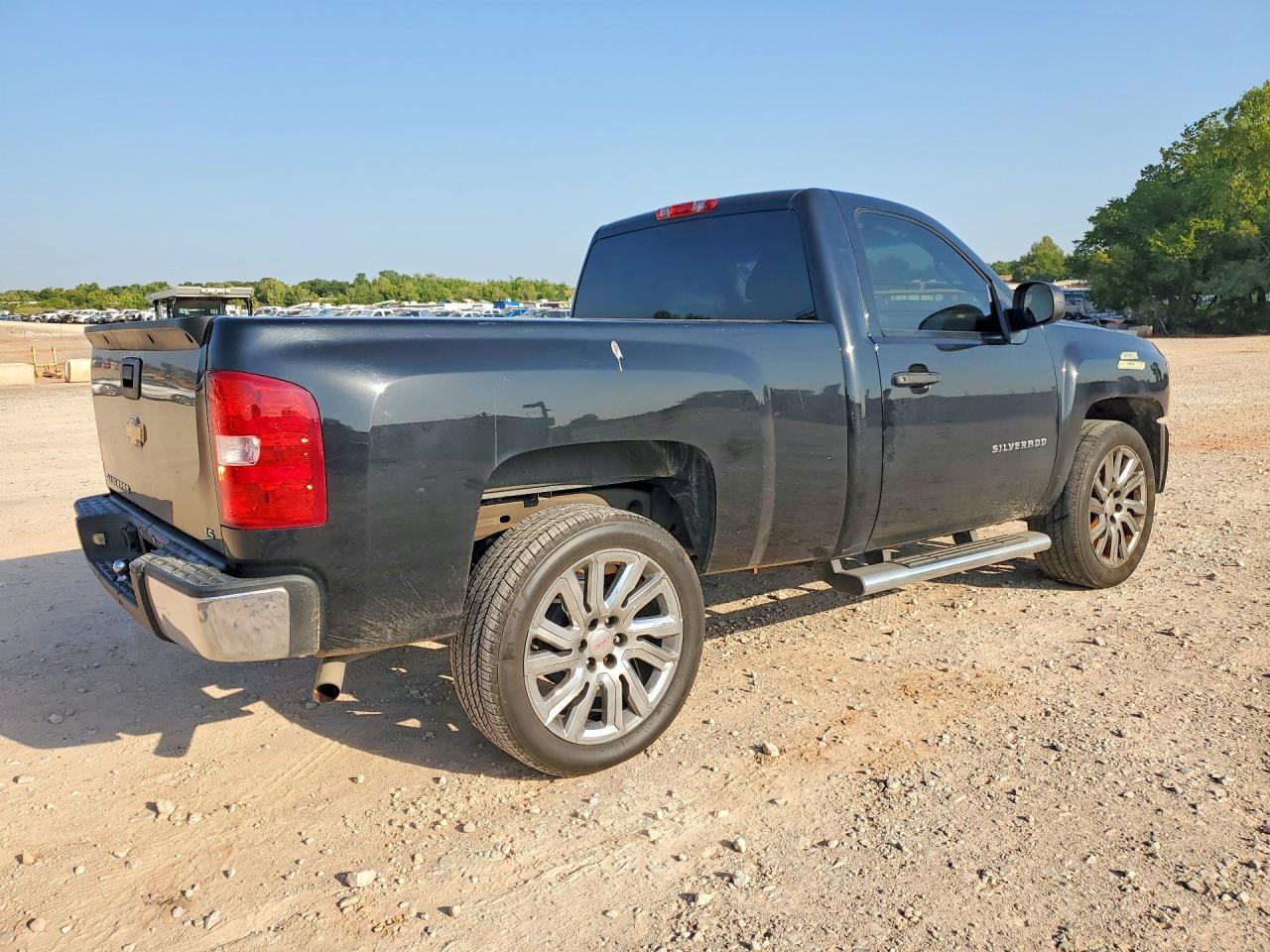 2013 Chevrolet Silverado C1500 - Image 3