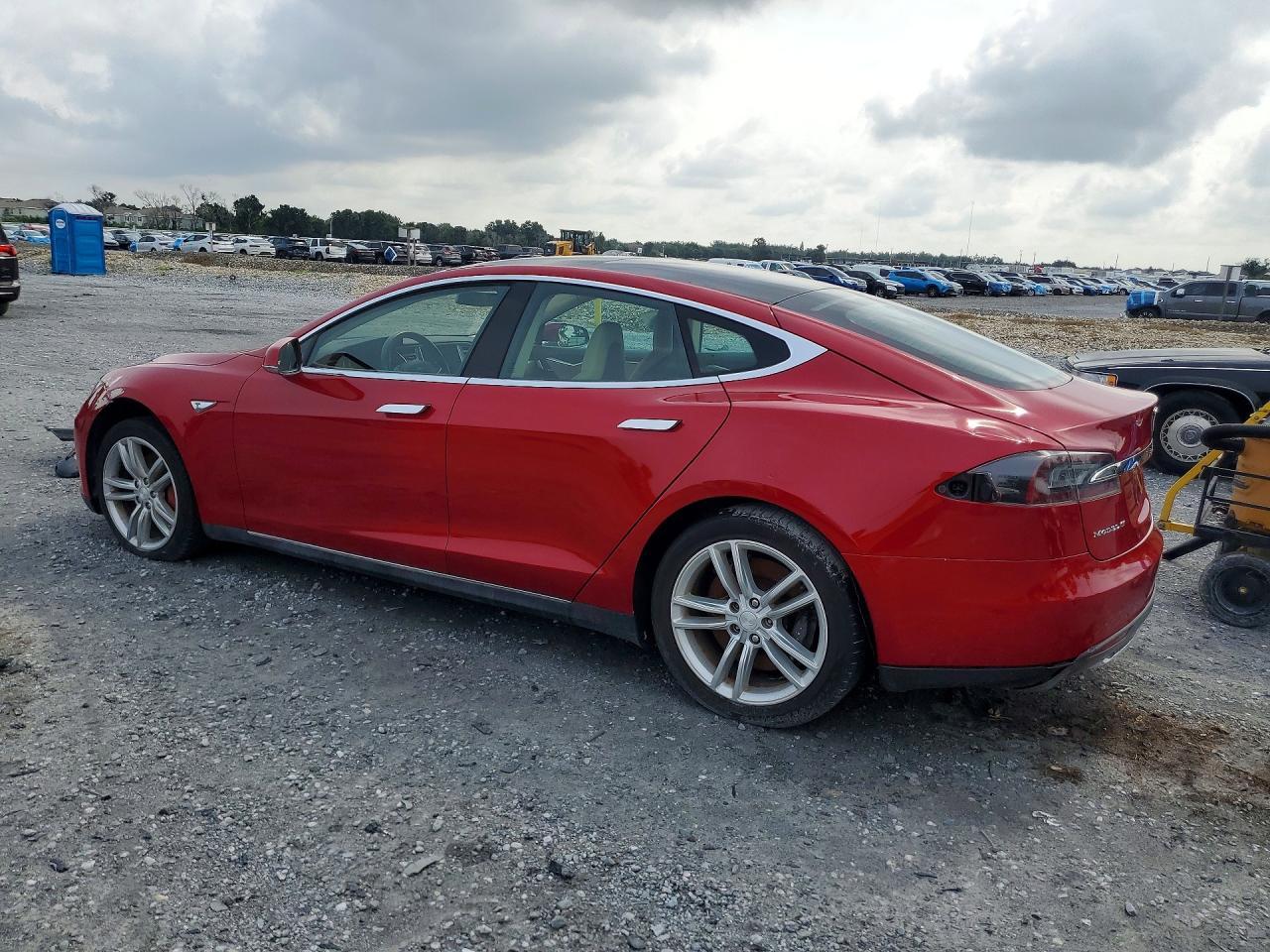 2014 Tesla Model S - Фото 2