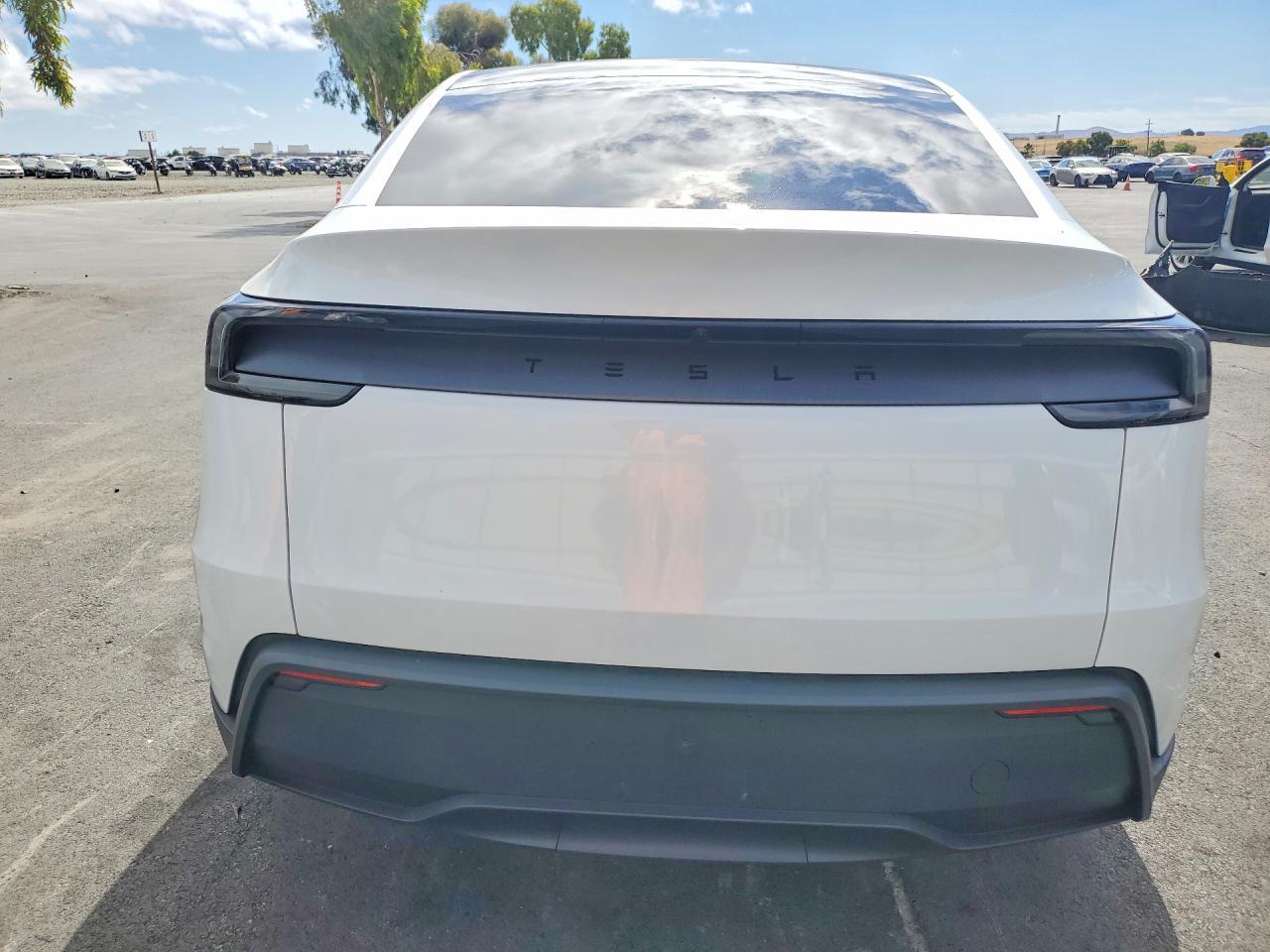2026 Tesla Model Y - Фото 6